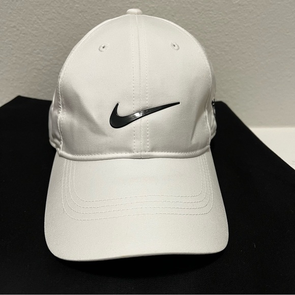 NIKE GOLF CLUB UNISEX CAP HAT MEDIUM LARGE WHITE SNAPBACK DRIFIT SWOOSH MONOGRAM - Picture 2 of 8